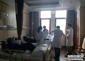 昨天，120拉來了兩個在澡堂暈倒的老人，內(nèi)科醫(yī)生：冬天別讓老人單獨進澡堂，后果你可能承受不起